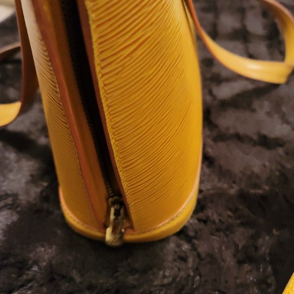 LOUIS VUITTON YELLOW EPI PURSE AND WALLET - Picture 5 of 12